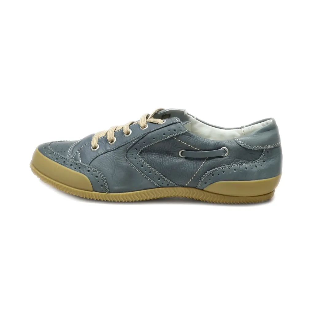 Geox Respira Low-Top Sneakers Leather Grey Colour For Women