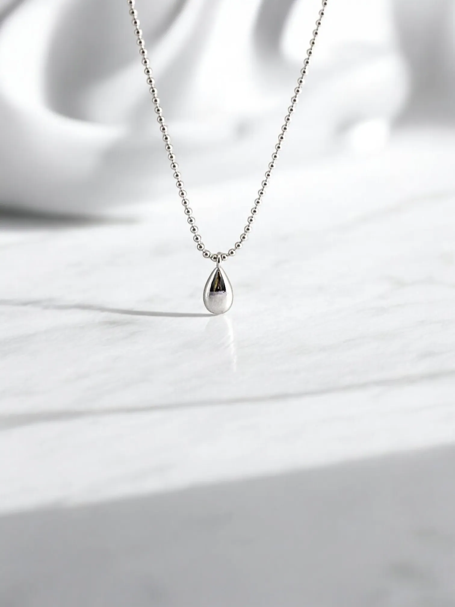 Larissa - Simple Water Drop Pendant Necklace